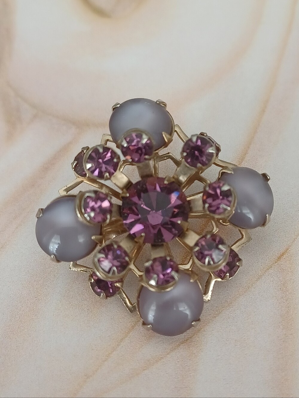 Vintage Purple Rhinestone Cabachon Moonglow Cluster Brooch 💜✨️